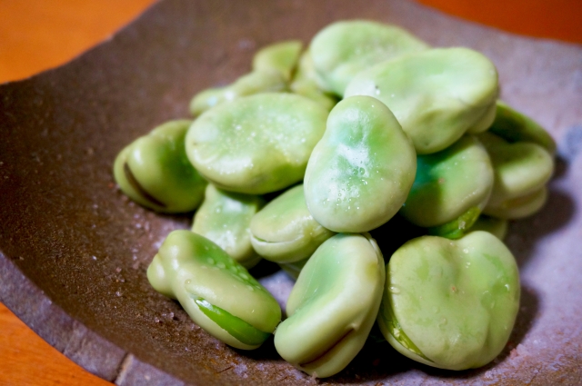 まだ皮むきしてるの 面倒なそら豆の茹で方はさやごとで決まり 毎日お役立ち情報ステーション