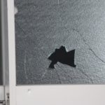 窓ガラスが割れるのは寒さも関係あるの?突然割れることもあるので要注意!